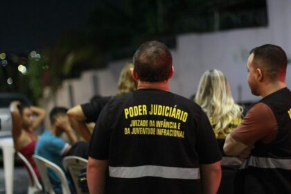 Bares são autuados ao serem flagrados vendendo bebida alcoólica para adolescentes durante Central Integrada de Fiscalização