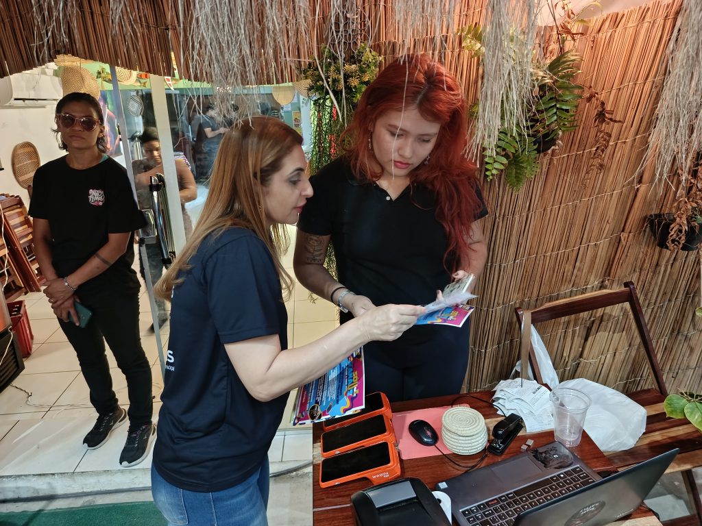 Visa Manaus monitora segurança sanitária em 71 pontos de comidas e bebidas do festival ‘#SouManaus Passo a Paço 2025’