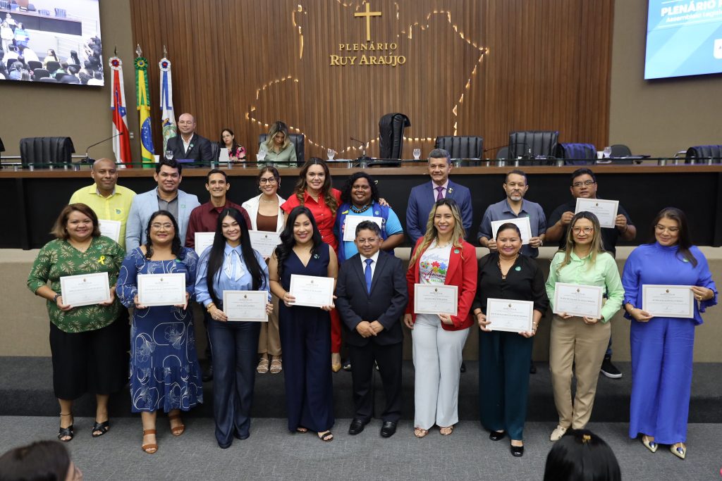 Sinésio Campos homenageia psicólogos durante Sessão Especial