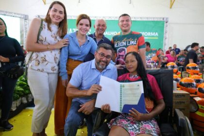 Governador Wilson Lima entrega 150 novos títulos definitivos de propriedade em Novo Airão