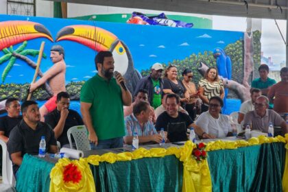 Van adquirida com emenda do deputado Dr. George Lins garante transporte para idosos em Atalaia do Norte
