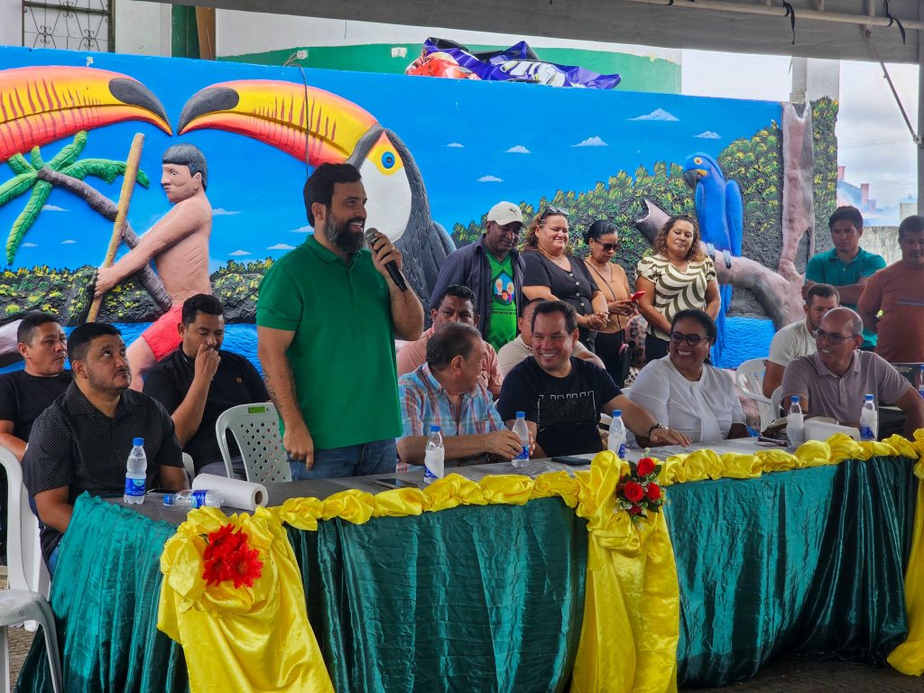 Van adquirida com emenda do deputado Dr. George Lins garante transporte para idosos em Atalaia do Norte