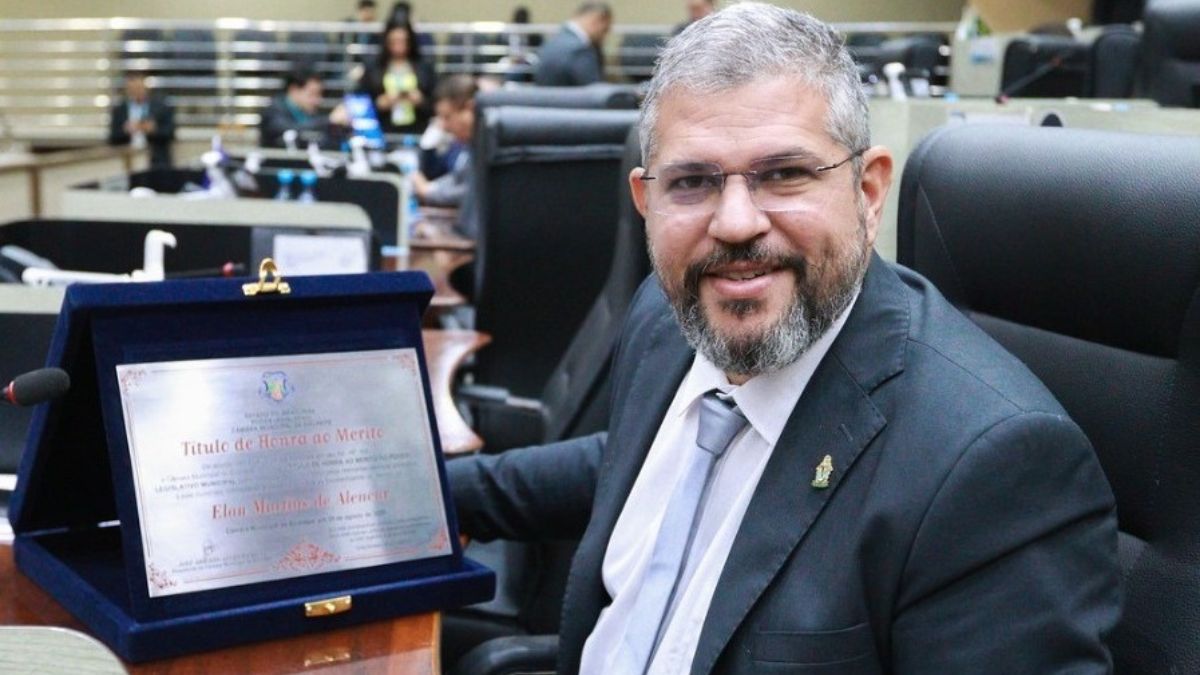 Elan Alencar recebe Título de Honra ao Mérito na Câmara Municipal de Eirunepé