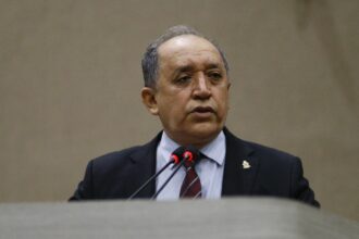 Professor Samuel quer garantir lei contra tampas desniveladas nas ruas