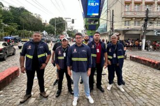 Rodrigo Guedes realiza ação para impedir cobranças ilegais de flanelinhas no Centro, durante o ‘Sou Manaus’