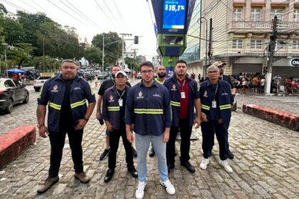 Rodrigo Guedes realiza ação para impedir cobranças ilegais de flanelinhas no Centro, durante o ‘Sou Manaus’