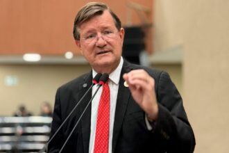 Zé Ricardo pede que projeto sobre Previdência dos Servidores municipais pare de tramitar na CMM