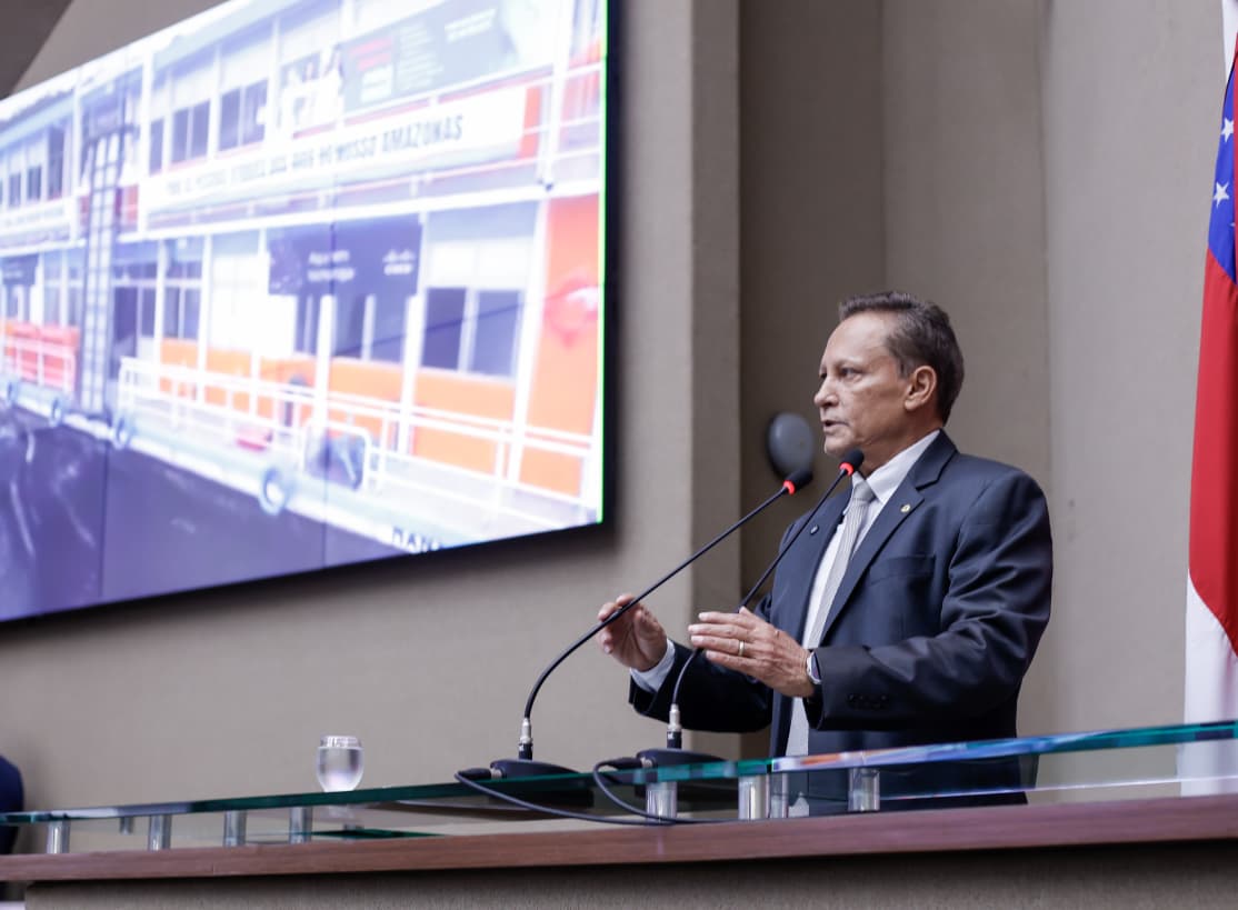 Adjuto Afonso destaca chegada inédita da Balsa Escola do Senac ao rio Purus