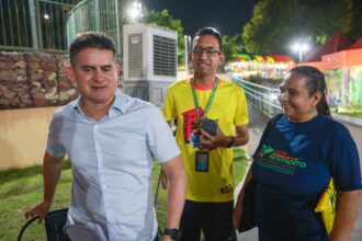 Prefeito David Almeida acompanha entrega de kits da corrida ‘#SouManaus’ com segurança, organização e expectativa do público