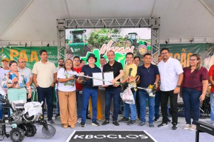 Prefeito David Almeida entrega equipamentos agrícolas e anuncia novos editais para associações rurais em Manaus