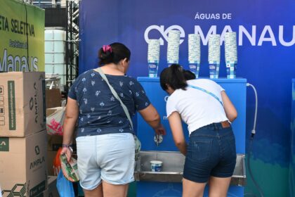 Pontos de hidratação reforçam bem-estar do público no segundo dia do ‘#SouManaus Passo a Paço 2025’