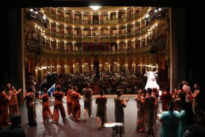 Espetáculo ‘Regionalidades – Parte 2’ celebra diversidade cultural no palco do imponente Teatro Amazonas