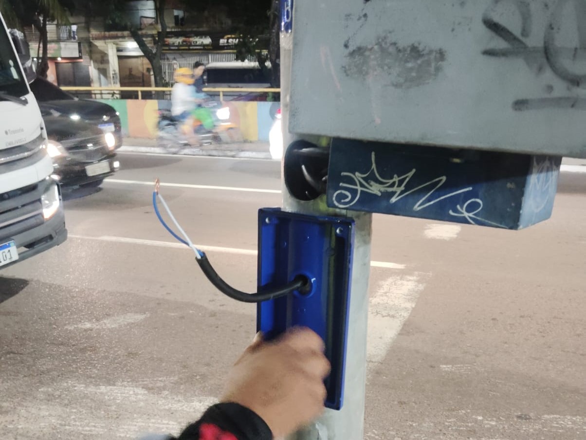 Prefeitura de Manaus alerta para vandalismo em botoeiras de semáforo e prejuízos à mobilidade urbana
