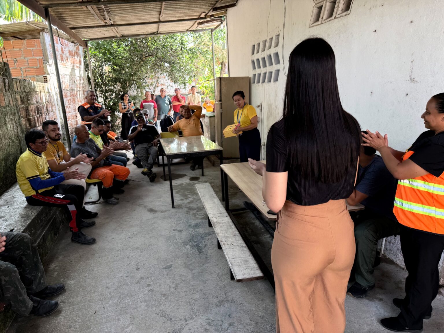Servidores do distrito de obras do Colônia Antônio Aleixo recebem ação do ‘Setembro Amarelo’