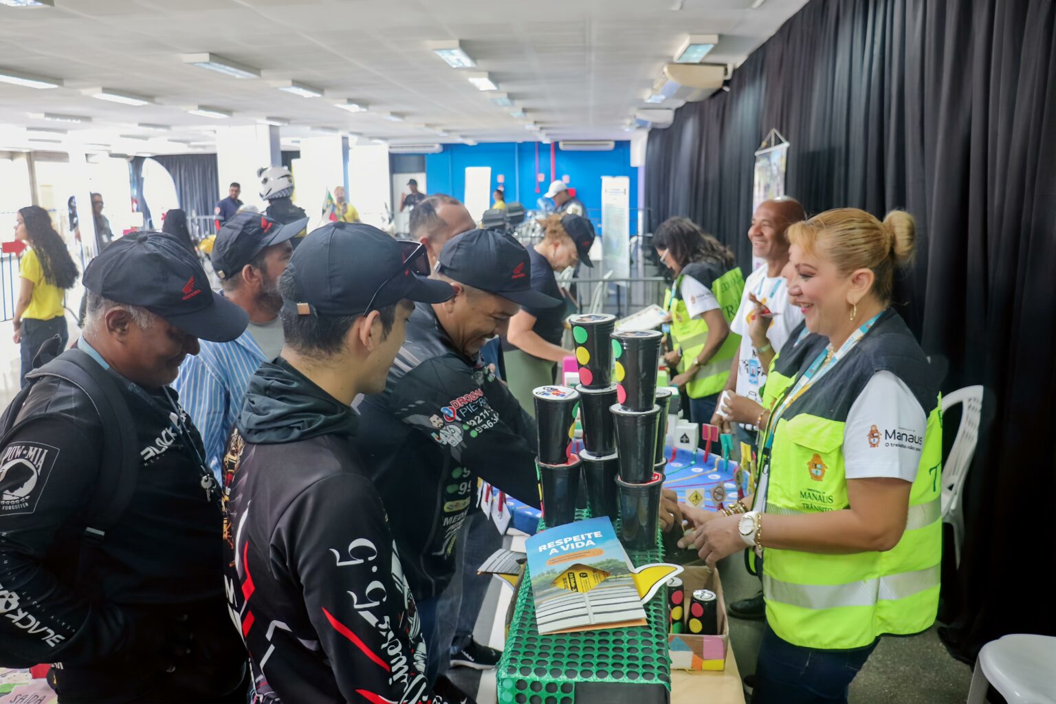 Prefeitura participa de ‘pit stop’ para conscientizar motociclistas sobre cuidados no trânsito