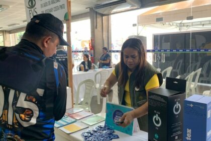 Pit Stop Educativo: FVS-RCP orienta população durante a Semana Nacional do Trânsito em Manaus