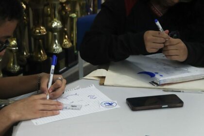 Oficina de estamparia em ecobags estimula criatividade e sustentabilidade entre alunos do Ceti Elisa Bessa Freire