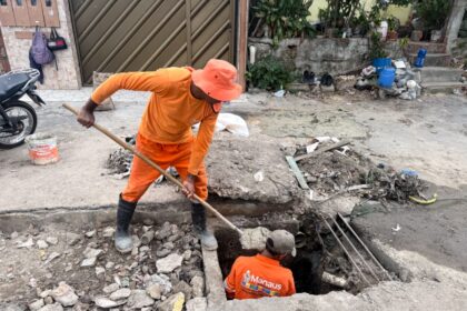 Prefeitura de Manaus desobstrui drenagem e reduz risco de alagamentos no bairro Petrópolis