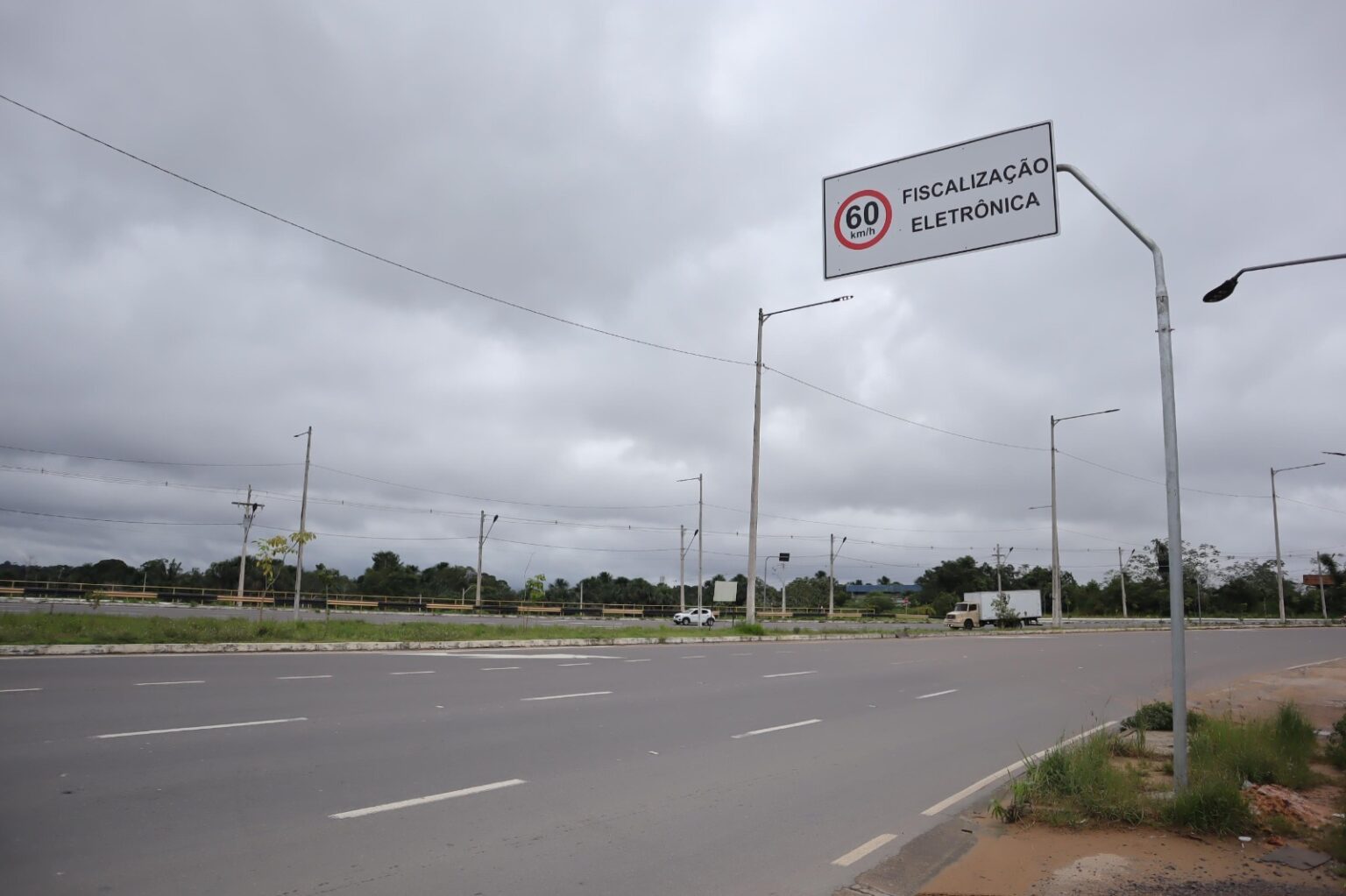 Sinalização de radares e lombadas eletrônicas atende resolução