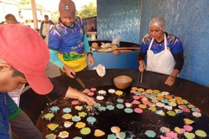 Idam qualifica comunitários de Anamã na fabricação de derivados de mandioca