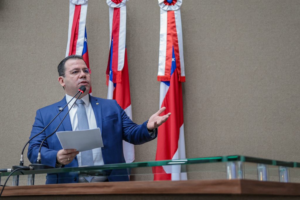 Wilker Barreto cobra melhorias em escola indígena e regularização da energia elétrica no interior do Amazonas
