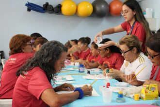 Ceci promove oficina de Arteterapia para idosos no bairro Aparecida