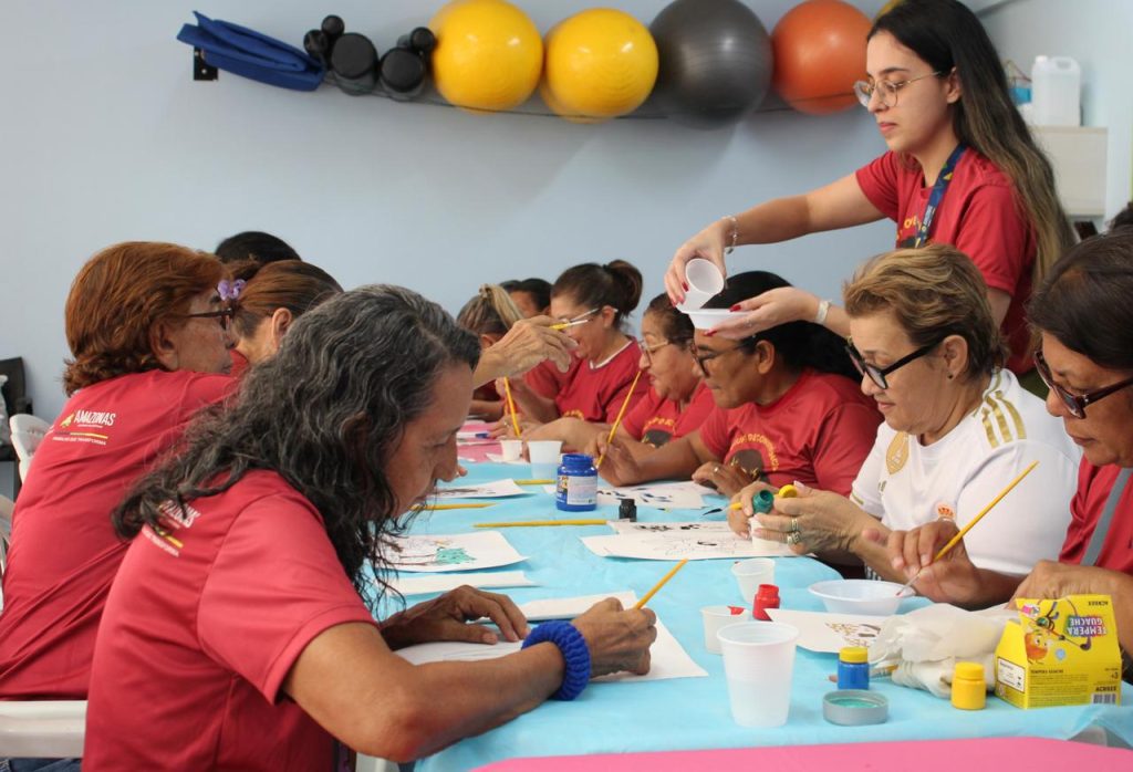 Ceci promove oficina de Arteterapia para idosos no bairro Aparecida