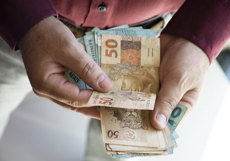 Comissão discute ações contra infiltração do crime organizado na economia