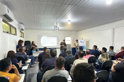 Prefeitura de Manaus promove palestra sobre direitos da pessoa idosa para trabalhadores do transporte coletivo
