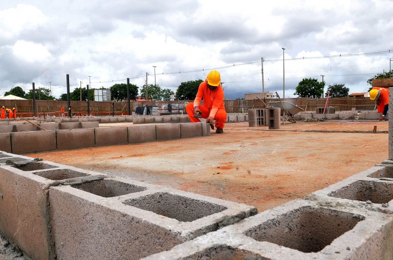 Comissão externa debate retomada de obras paralisadas do Ministério da Saúde