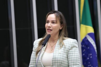 Comissão aprova projeto que obriga planos de saúde a fornecerem carteiras físicas para usuários