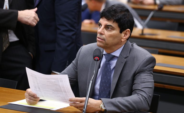 Comissão aprova isenção de taxas para rádios e TVs públicas da União