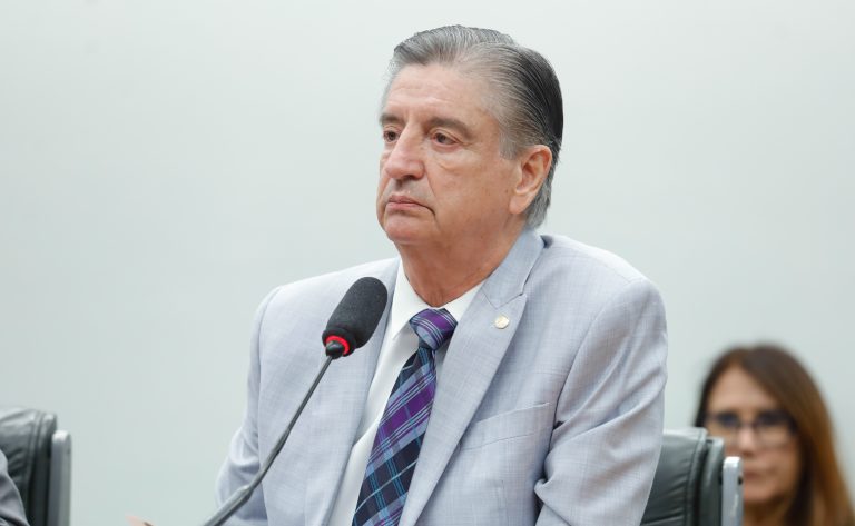 Comissão aprova projeto que obriga gestores a apresentar relatório anual sobre gastos do Fundeb