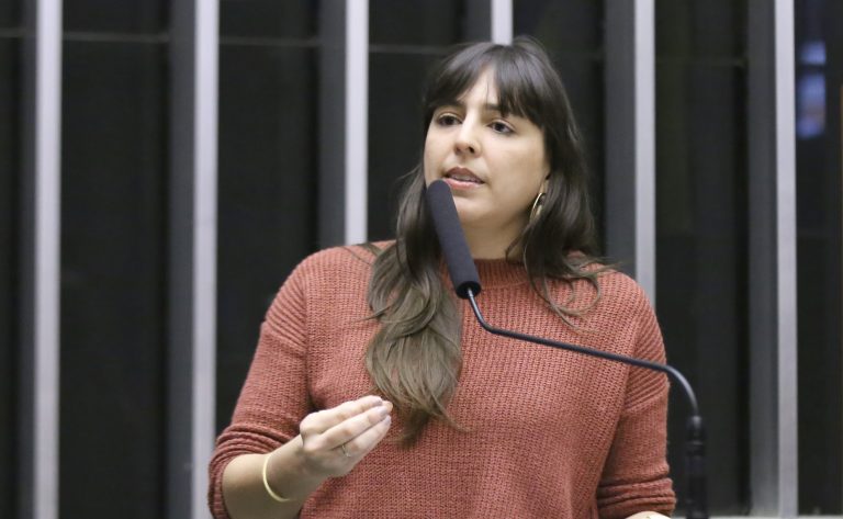 Comissão aprova projeto que prevê mais vagas de estacionamento para pessoa idosa