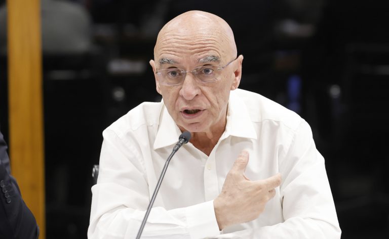 Comissão aprova projeto que limita em 6 meses prazo para análise de processo administrativo prioritário