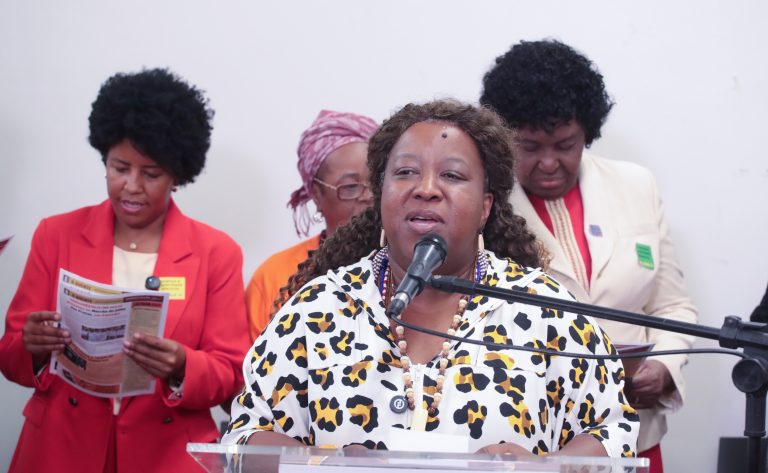 Comissões debatem publicidade de alimentos ultraprocessados com ministra Macaé Evaristo