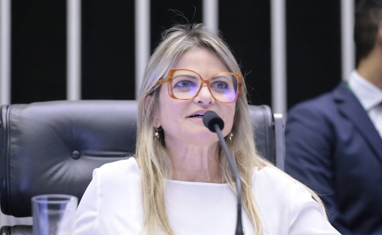 Comissão aprova renda familiar de até um salário mínimo para pessoa com deficiência ter acesso ao BPC