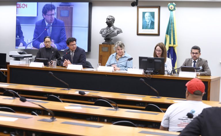 Brasil pode liderar debate sobre redução da produção de plástico, dizem especialistas