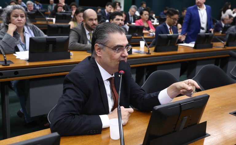 Comissão aprova sanções administrativas para quem retardar ou frustrar licitação