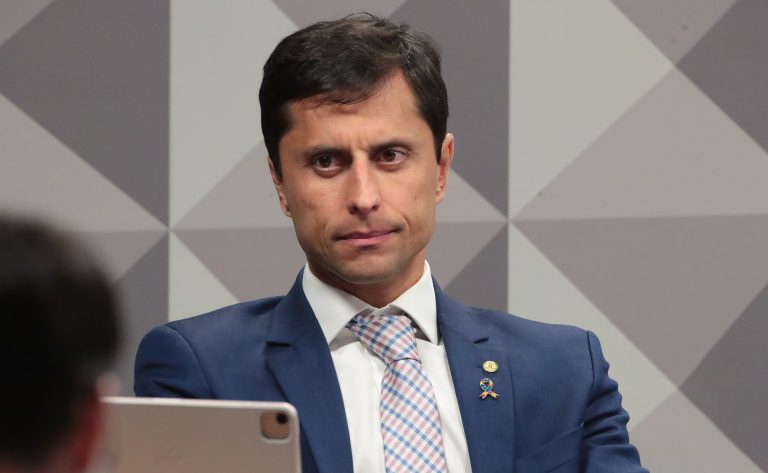 Comissão aprova dedução do IR de gastos com cuidador de pessoa com deficiência