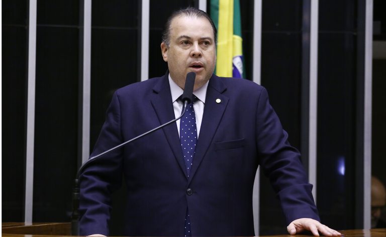 Comissão aprova prazo de 24 horas para platoformas digitais removerem conteúdos considerados nocivos