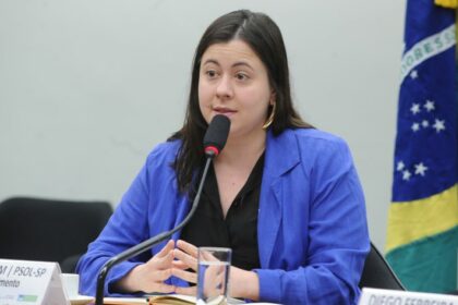Comissão aprova livros acessíveis em bibliotecas públicas, universitárias e escolares