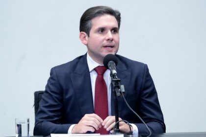 Motta anuncia a votação da PEC das Prerrogativas para hoje