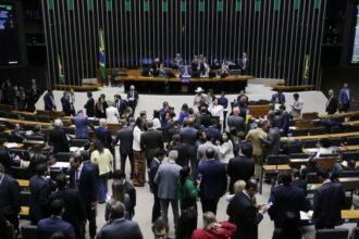 Câmara aprova em 2º turno o texto-base da PEC das Prerrogativas