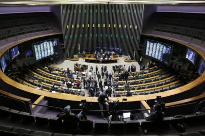 Câmara conclui a votação da PEC das Prerrogativas; proposta segue para o Senado
