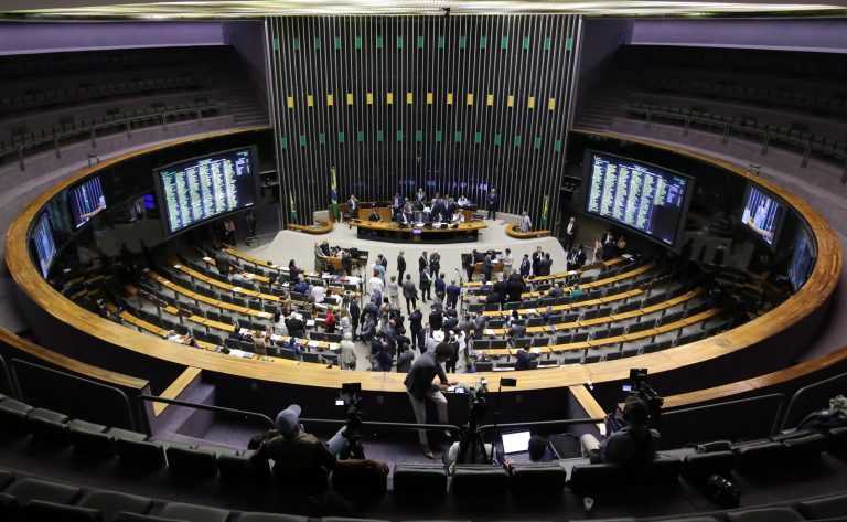 Câmara conclui a votação da PEC das Prerrogativas; proposta segue para o Senado