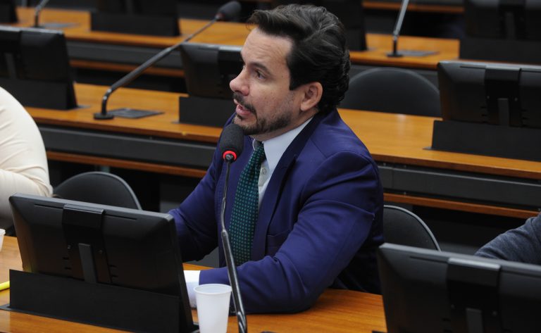 Comissão aprova proibição de redução da pena de pessoa com tornozeleira eletrônica que traficar drogas