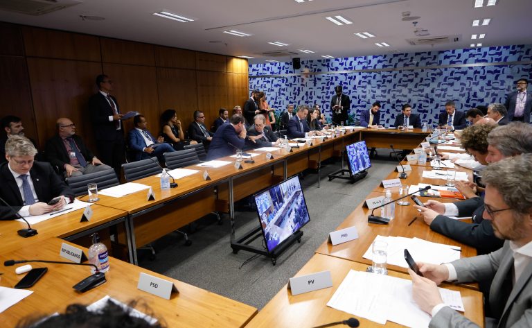 Motta marca votação do projeto do Imposto de Renda; relator diz que clima é de contribuição