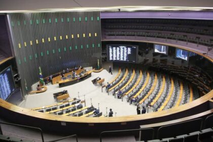 Conselho de Ética analisa instauração de processos contra deputados