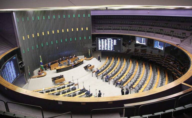 Conselho de Ética analisa instauração de processos contra deputados